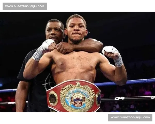 诺曼五回合残暴终结佐佐木，强势卫冕 WBO 次中量级王座